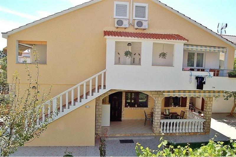 Apartment In Privlaka With Terrace, Air Conditioning, Wi-Fi, Washing Machine 外观 照片