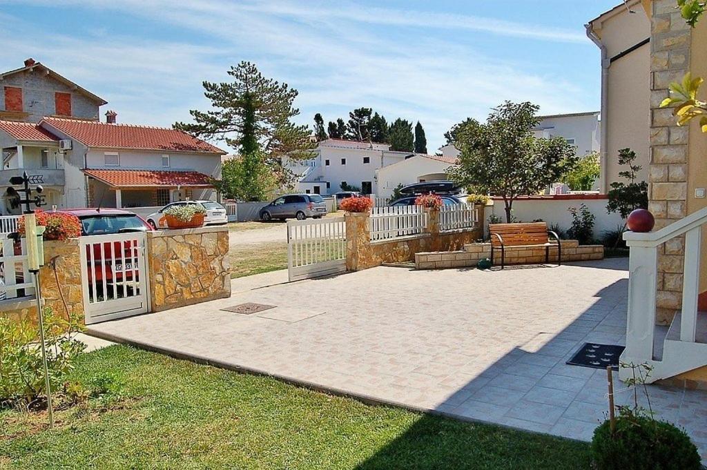Apartment In Privlaka With Terrace, Air Conditioning, Wi-Fi, Washing Machine 外观 照片